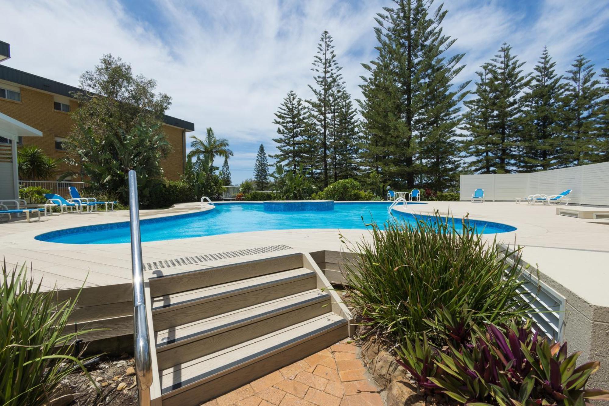 Burleigh Surf Apartments Гоулд Коуст Екстериор снимка