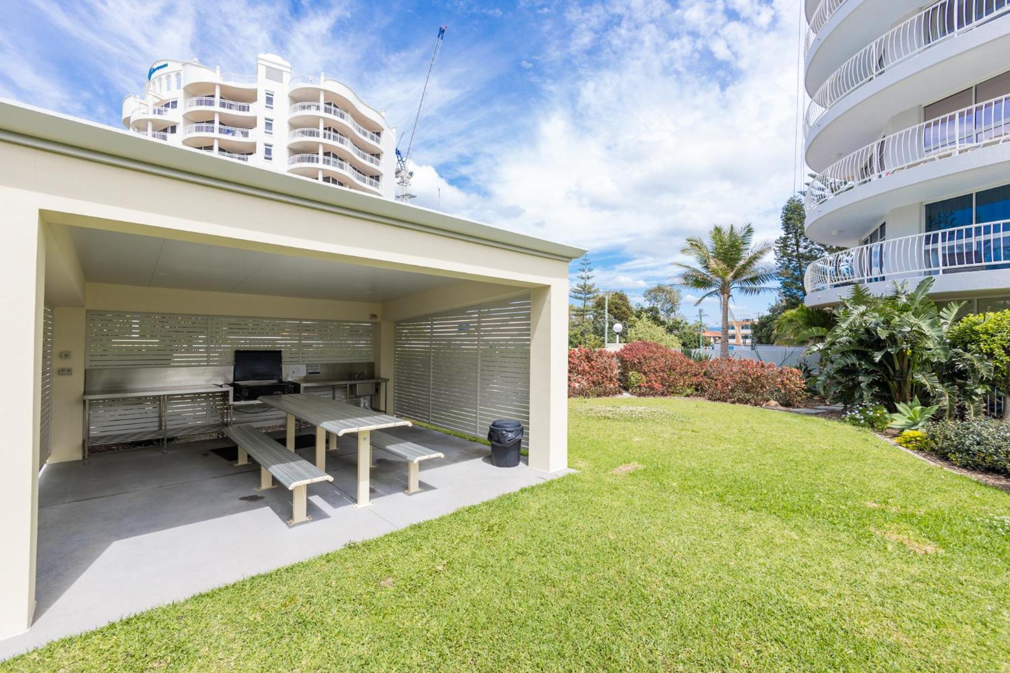 Burleigh Surf Apartments Гоулд Коуст Екстериор снимка