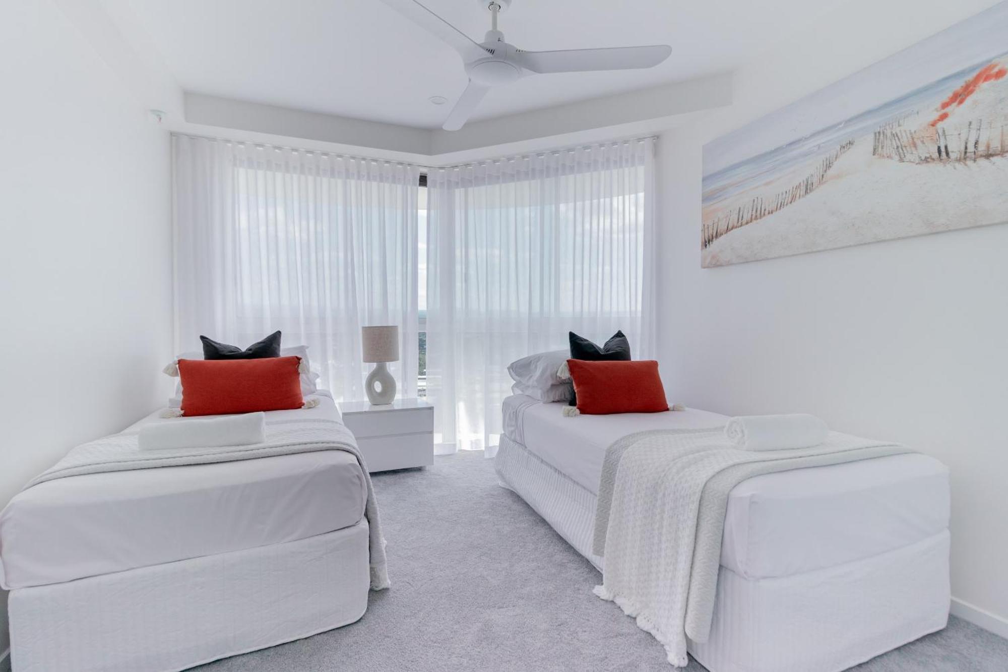 Burleigh Surf Apartments Гоулд Коуст Екстериор снимка